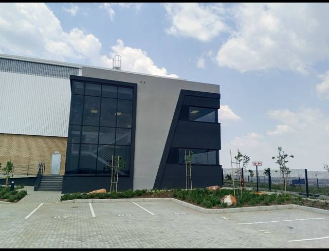 4,631M² WAREHOUSE TO LET IN AIRPORT PARK